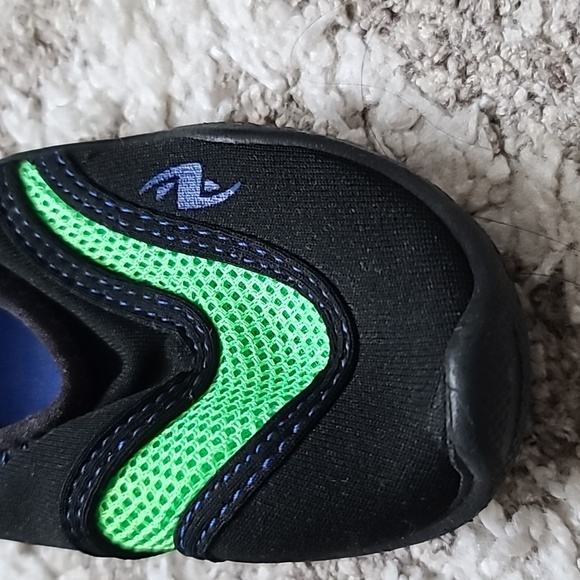 10 for $25 - Athletic Works Toddler Size 5/6 Water Shoes with Rubber Soles - Picture 7 of 8